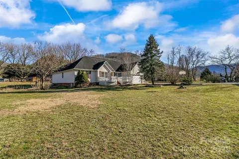 10 Lavender Ln, Candler, NC 28715