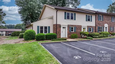 1330 5th Ne 21 St NE #21, Hickory, NC 28601