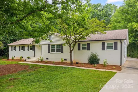 1045 Dooley Dr, Charlotte, NC 28227