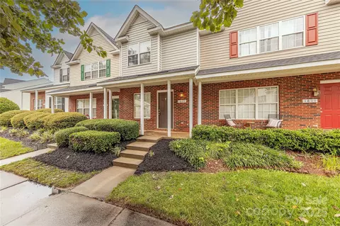 1809 Birch Heights Ct, Charlotte, NC 28213