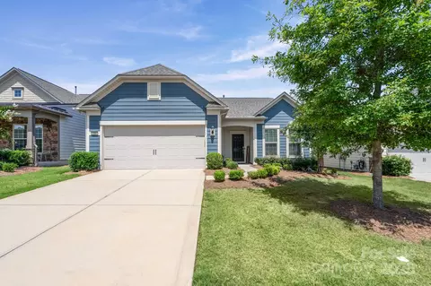 689 Birchway Dr, Fort Mill, SC 29715