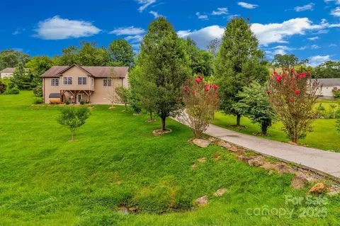 159 S Willow Brook Dr, Asheville, NC 28806