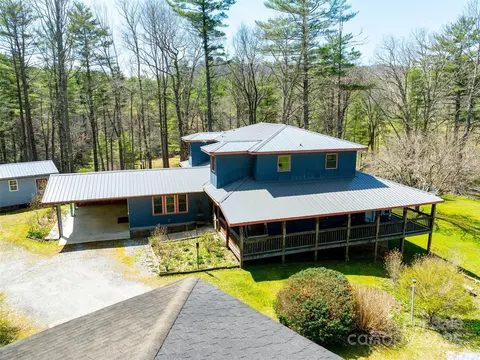 140 Hangin Dog Ln, Lake Toxaway, NC 28747