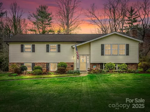 1286 Glenheath Dr, Hendersonville, NC 28791