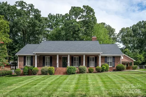1039 Shadowbrook Ln, Charlotte, NC 28211