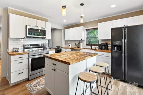 87 2nd St, Marion, NC 28752