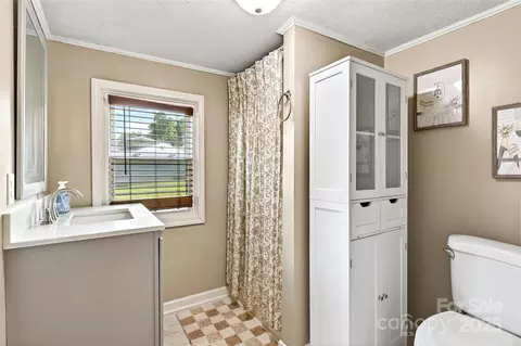 Bath - 87 2nd St, Marion, NC 28752 photo 1 of 1