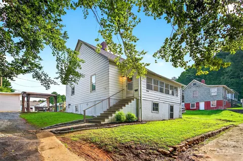 87 2nd St, Marion, NC 28752