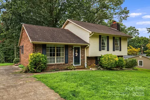 102 Aycock St, Black Mountain, NC 28711
