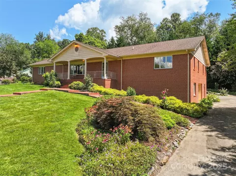 30 Harrell Dr, Lake Junaluska, NC 28745