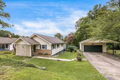 141 Macedonia Rd, Asheville, NC 28804