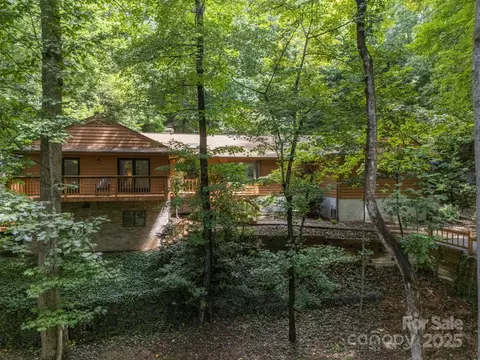 39 Foxglove Rd, Hendersonville, NC 28739