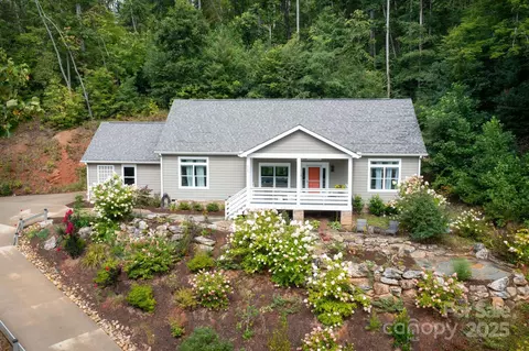 209 Patriots Dr, Asheville, NC 28805
