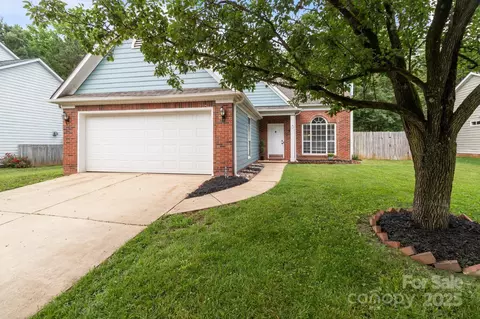 8906 Pickering Grove Ln, Charlotte, NC 28216