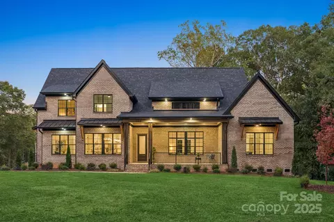 268 Laurel Crest Dr, Kannapolis, NC 28081