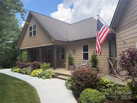 300 Deer Ridge Rd, Franklin, NC 28734