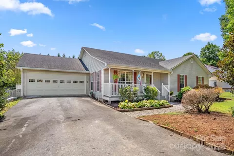 27 Eden Glen Rd, Black Mountain, NC 28711
