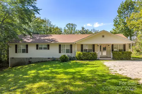 282 Loop Rd, Hendersonville, NC 28792