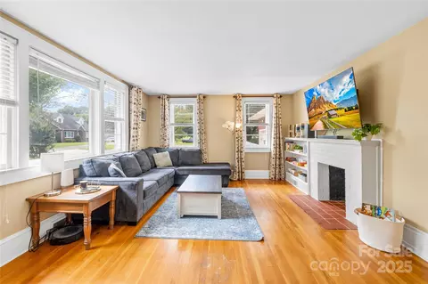 207 2nd Ne Ave NE, Catawba, NC 28609