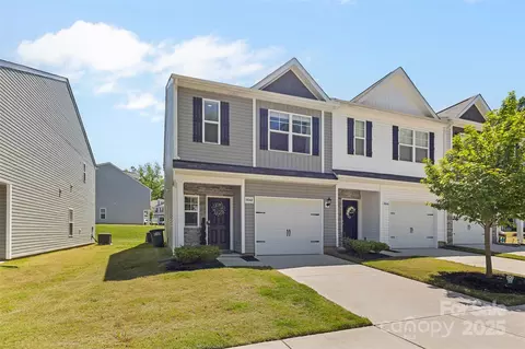8048 Alderton Ln, Charlotte, NC 28215