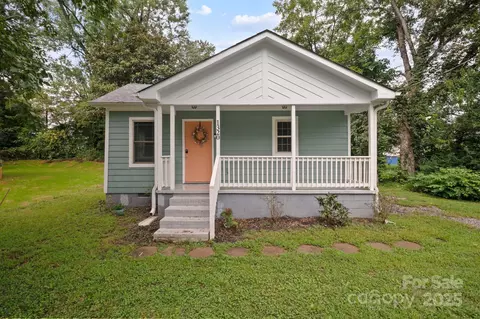 1320 Old Charlotte Rd, Statesville, NC 28677