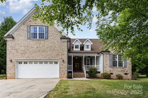 14807 Middlesborough Dr, Matthews, NC 28104