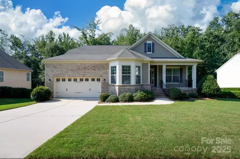 12809 Hunting Birds Ln, Charlotte, NC 28278