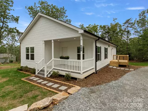 16 Eagle Dr, Hendersonville, NC 28792