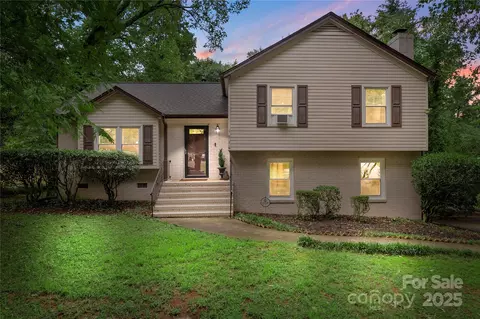 1914 Bonnie Ln, Charlotte, NC 28213