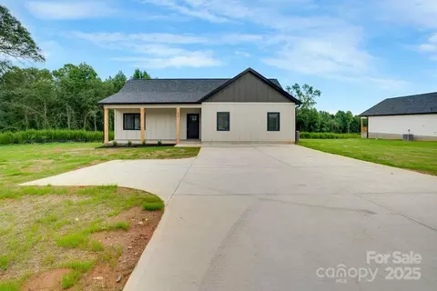 665 S Grove St, Lincolnton, NC 28092