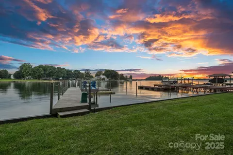 20509 Island Forest Dr, Cornelius, NC 28031