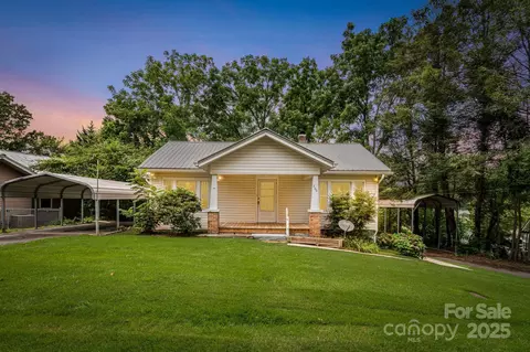 206 Rhododendron Dr, Brevard, NC 28712