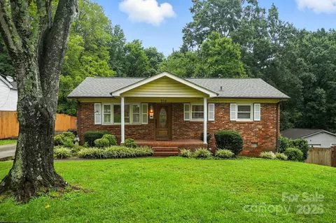706 Stowe Dr, Lowell, NC 28098