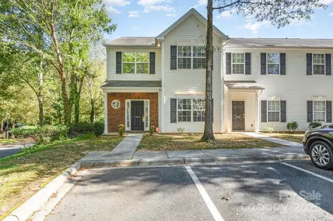 2184 Winthrop Chase Dr, Charlotte, NC 28212