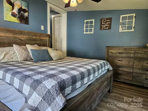Bedroom - 11267 Rush Fork Rd, Clyde, NC 28721 photo 2 of 5
