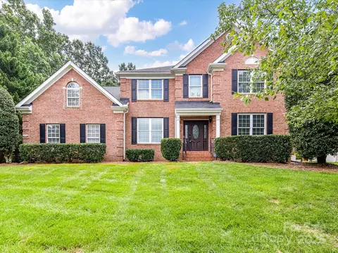 8908 Devonshire Dr, Huntersville, NC 28078