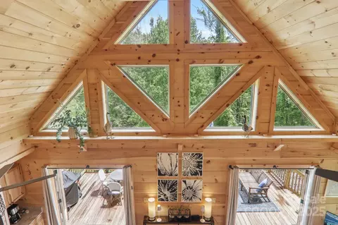 160 Blazing Star Ln, Clyde, NC 28721