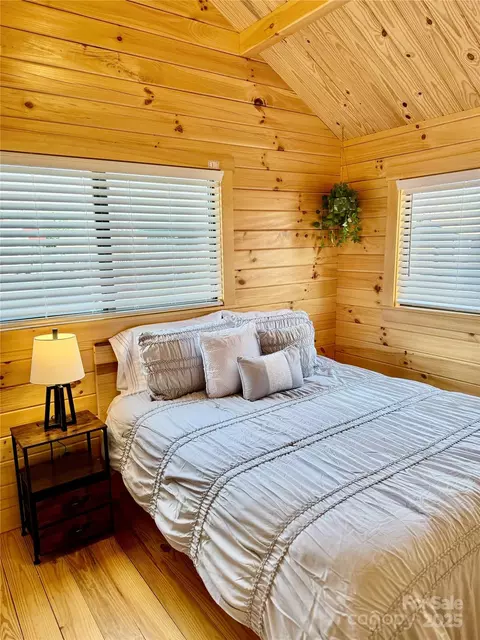 Bedroom - 37 Bream Loop Rd, Marion, NC 28752 photo 1 of 4