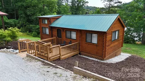 Exterior - 37 Bream Loop Rd, Marion, NC 28752 photo 2 of 4
