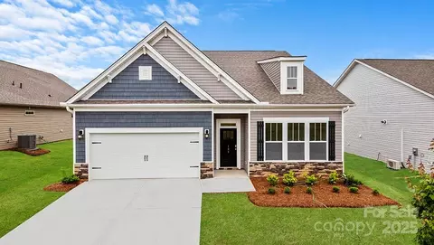 559 River Bottom Rd, Fletcher, NC 28732