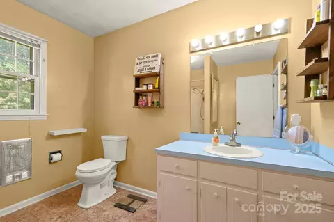 Bath - 3005 Mac Dr, Hudson, NC 28638 photo 1 of 3