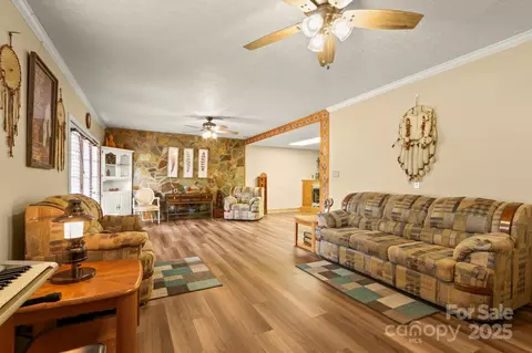 Living - 3005 Mac Dr, Hudson, NC 28638 photo 2 of 3