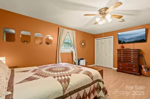 Bedroom - 3005 Mac Dr, Hudson, NC 28638 photo 4 of 5