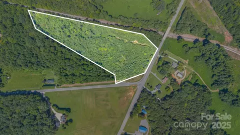000 Slanting Bridge Rd, Sherrills Ford, NC 28673