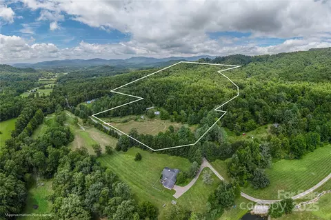 1221 Brush Creek Cir, Fairview, NC 28730
