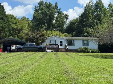 207 Big Forest Dr, Statesville, NC 28677
