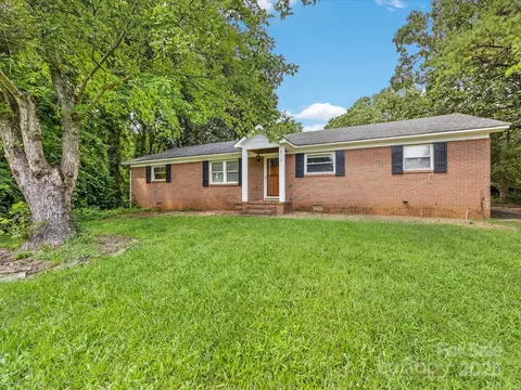 8116 Harriett Ave, Charlotte, NC 28216