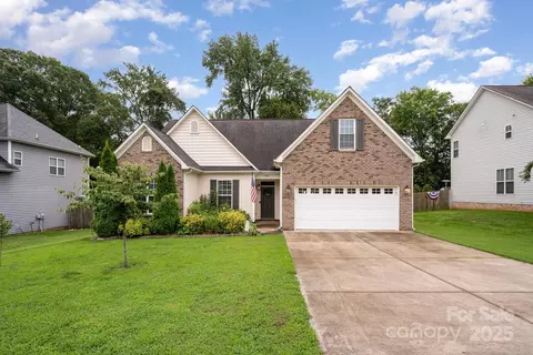 220 Ridge Dr, Harrisburg, NC 28075