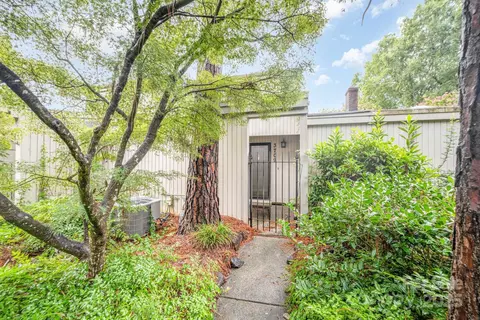 3709 Willow Point Dr, Charlotte, NC 28277