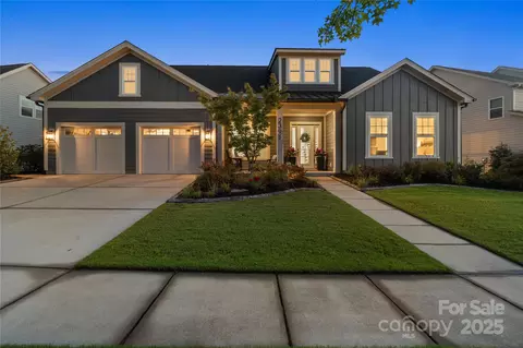 2391 Paddlers Cove Dr, Clover, SC 29710